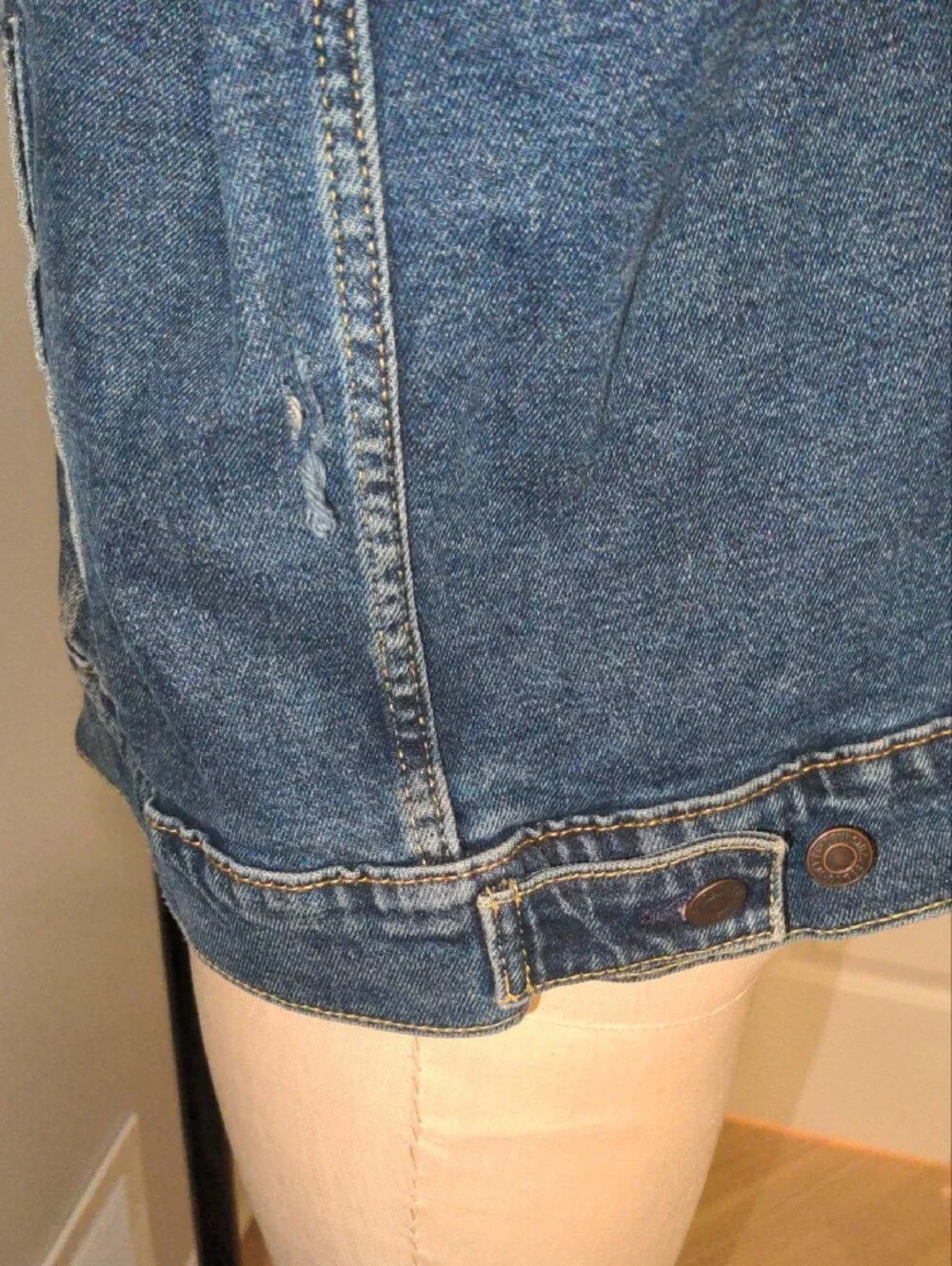 Levi's Dark Blue Denim Trucker Jacket - Picture 10 of 13